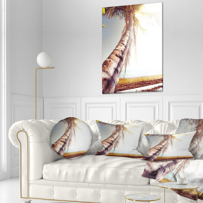 Huge Coconut Tree To Beach - Coussin imprimé paysage