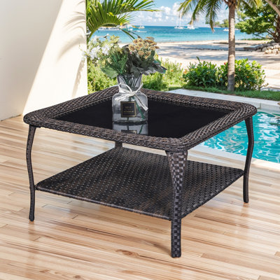 Table basse d'extérieur en osier avec plateau en verre Wendye