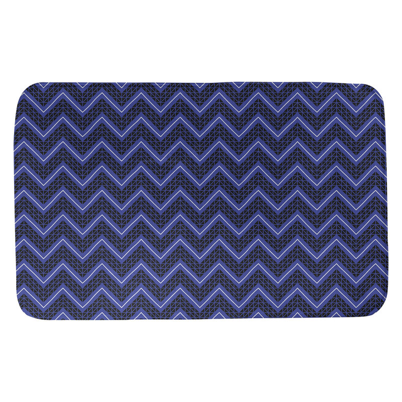 Tapis pour salle de bain à motif à chevrons à la main Stephenie, l 21 po x L 34 po, Noir / Bleu