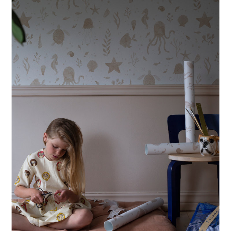 Familj 2 Wallpaper Roll by Sandberg, Coral Red