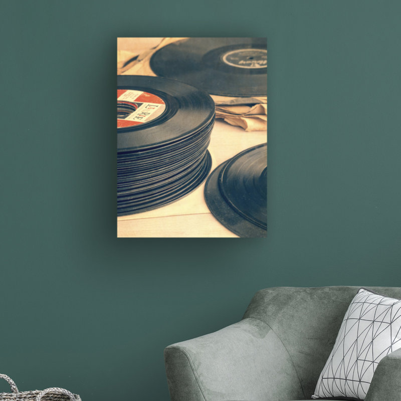«Old 45S» par Edward M Fielding - impression sur toile tendue, H 32 po x l 24 po x P 2 po