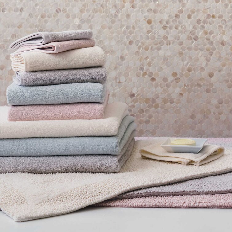 https://assets.wfcdn.com/im/80829664/resize-h755-w755%5Ecompr-r85/1684/168407065/Signature+100%25+Cotton+Bath+Towel.jpg