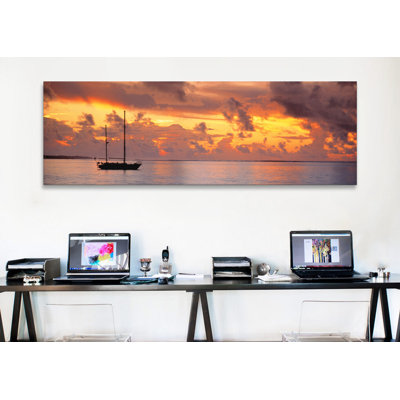 «Boat at Sunset» par Panoramic Images - Reproduction d'art sur toile tendue sur châssis