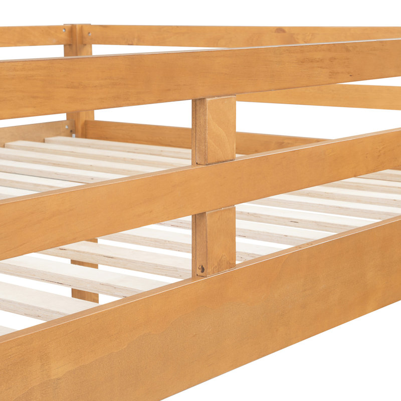 Bois, grand lit, lits superposés, construction, pin, peu encombrant, finitions en bois de la taille des chambres compactes, solide et économe pour caserne