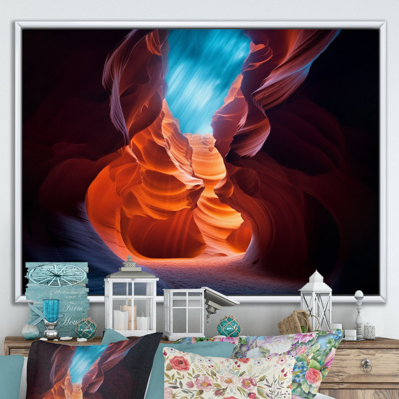 «Upper Antelope Canyon III», reproduction sur toile, H 34 po x l 44 po x P 1,5 po, Cadre flottant blanc