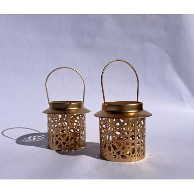 Ensemble de lanternes en fer