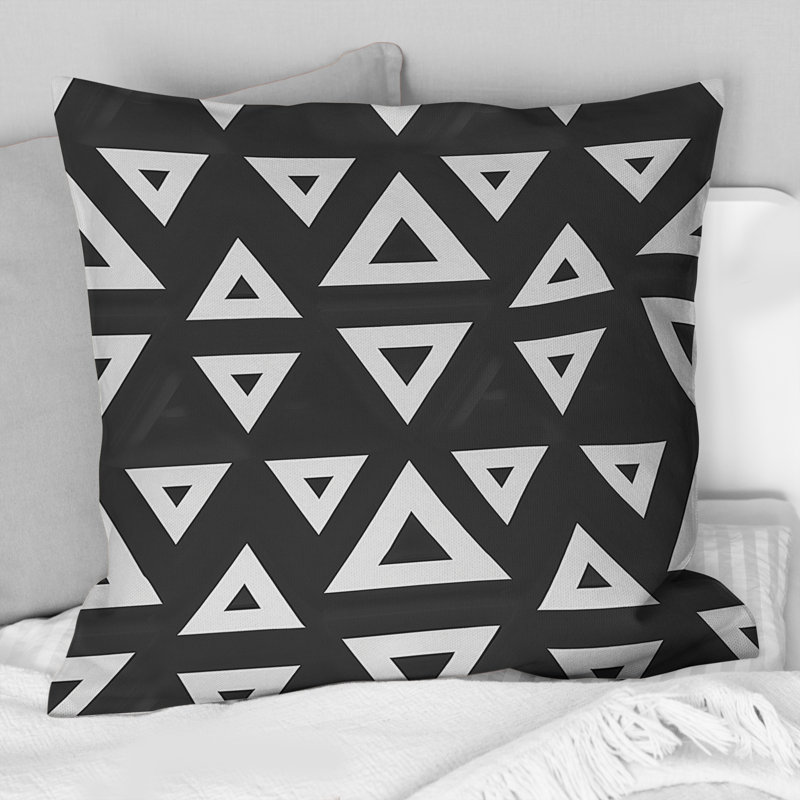 Coussin décoratif noir et blanc à motif triangulaire II, H 16 po x l 16 po