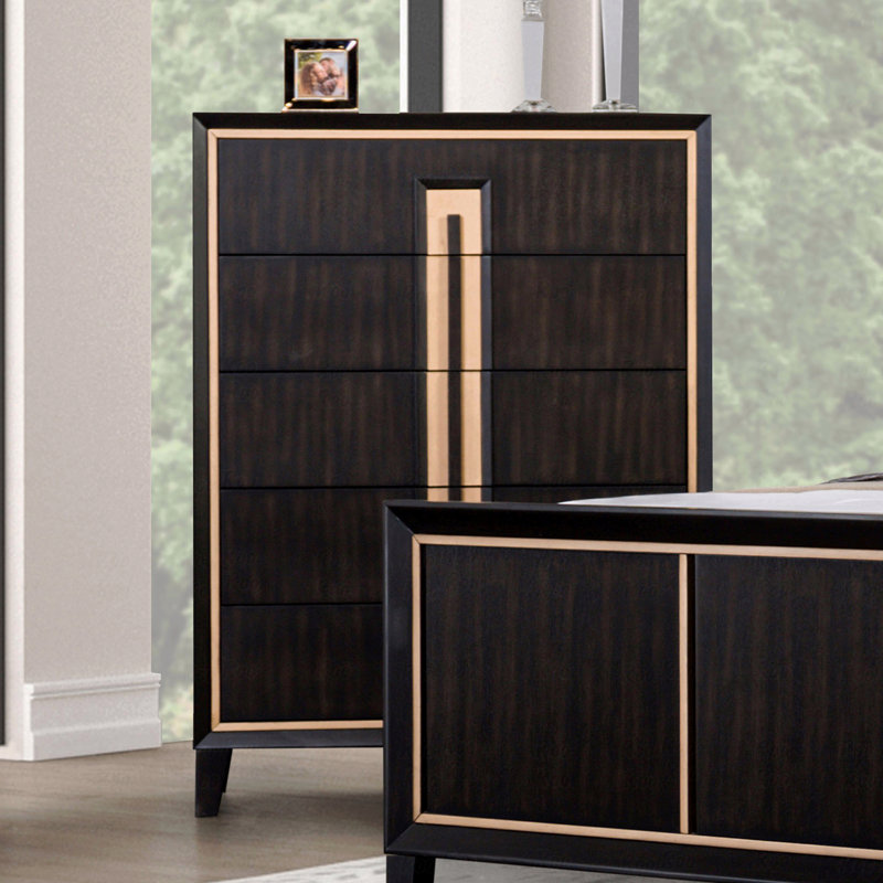 Commode 5 tiroirs à queue d'aronde de style contemporain avec finition en or et feutre
