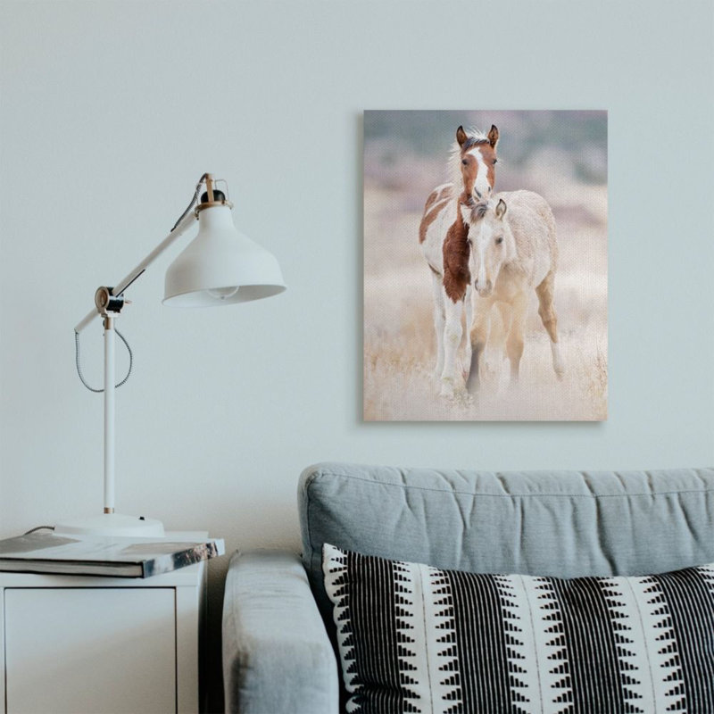 «Calm Horses in Mute Beige Meadow» par PHBurchett - reproduction de photo, H 30 po x l 24 po, Toile tendue