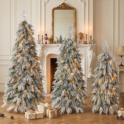 Ensemble de 3 sapins de Noël enneigés en cascade, sapins pleureurs floqués préilluminés avec 8 modes d'éclairage, décoration forestière à plusieurs niveaux pour les fêtes de fin d'année