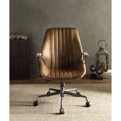 Chaise en cuir de style classique avec dossier haut en métal pour un confort maximal