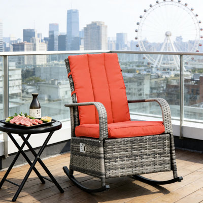 Fauteuil inclinable rouge à bascule pour l'extérieur, réglable et repose-pieds, coussins confortables, housses amovibles, structure en acier robuste, patins antidérapants