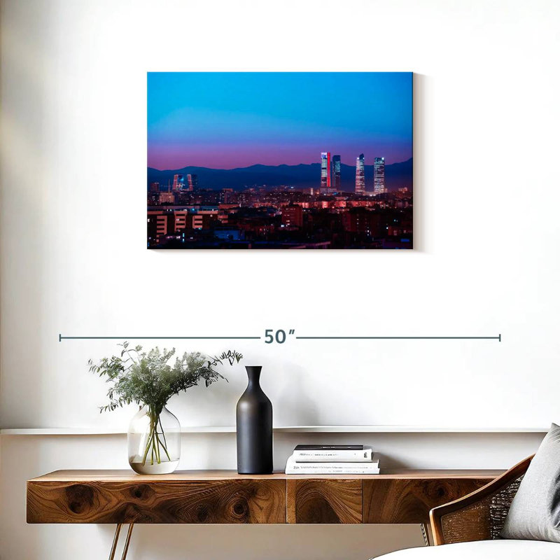 Horizon Cuatro Torres de Madrid, H 20 po x l 30 po