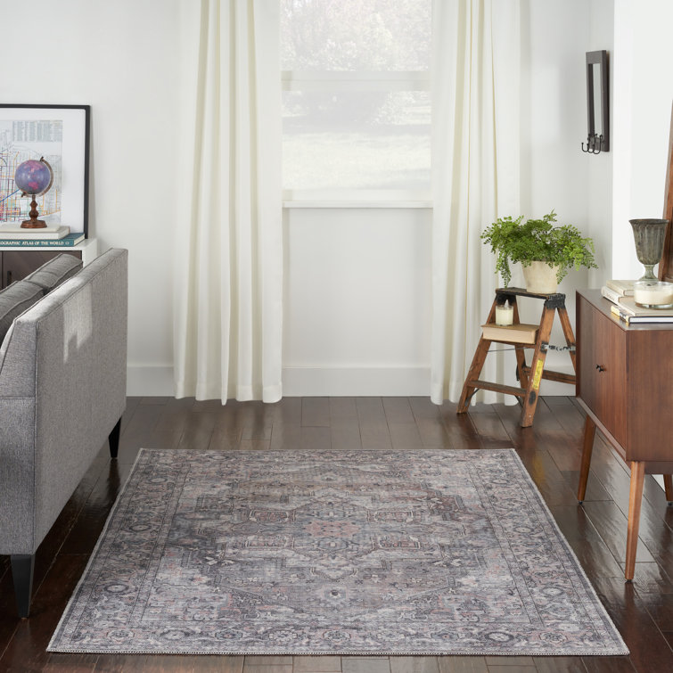 Lyiah Oriental Machine Washable Polyester Area Rug in Gray