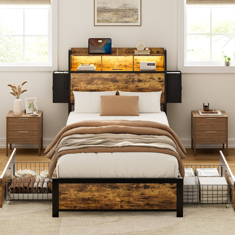Lit simple Livia avec 2 tiroirs sous le lit, lit plateforme moderne avec station de recharge et lampe à DEL, tête de lit avec rangement, 2 tiroirs de chevet et étagères ouvertes, brun rustique