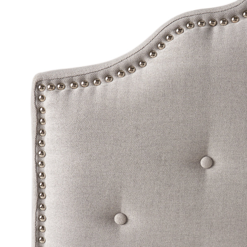 Tête de lit pour grand lit en tissu gris clair - structure en bois massif et pieds en métal, hauteur réglable avec garniture cloutée