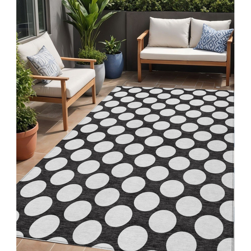 Tapis extérieur lavable à pois noir et ivoire 5 pi x 8 pi