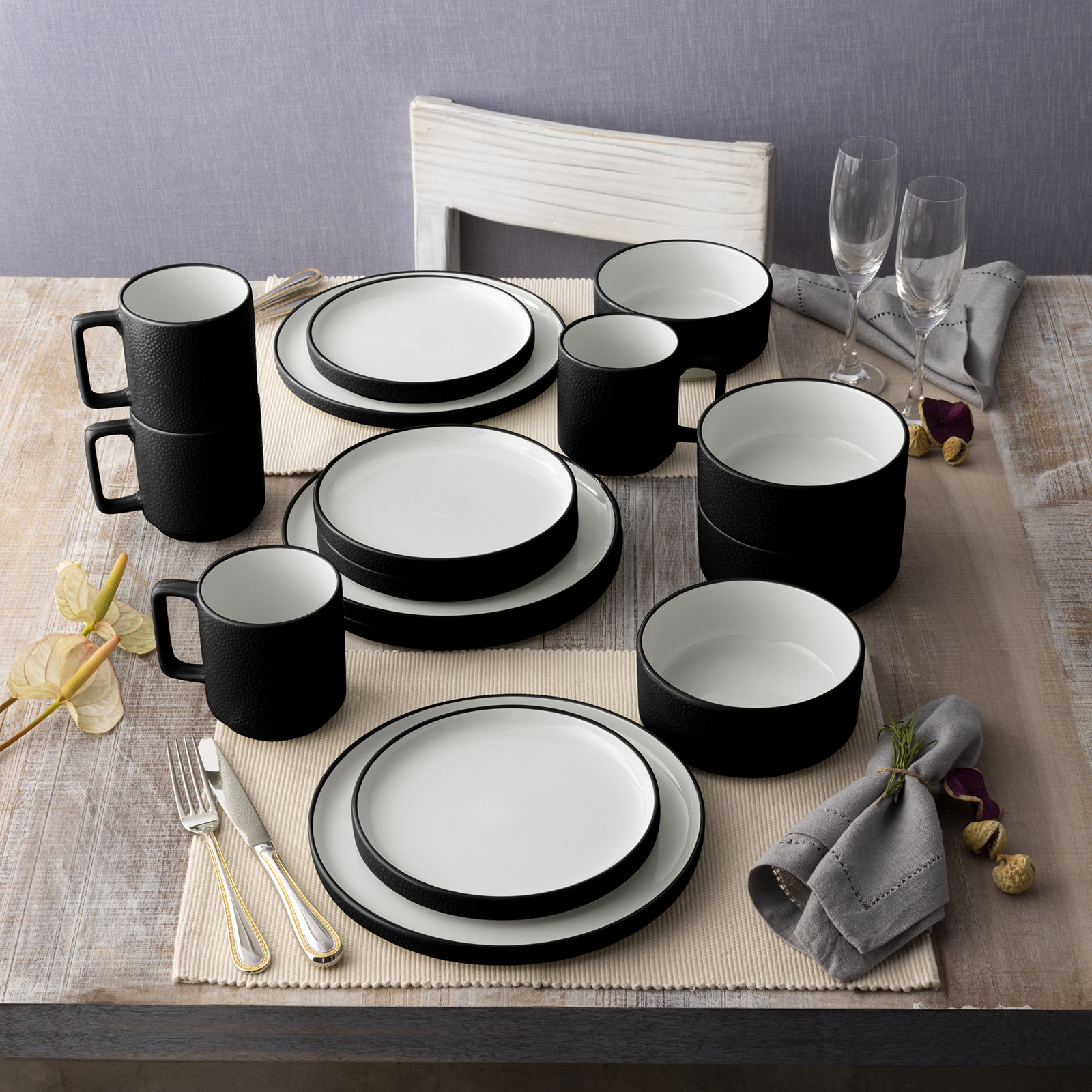 COLORTEX Porcelain Dinnerware Set - Service for 4, Black