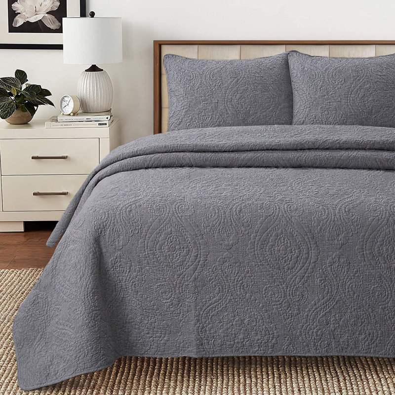 Solid Gray Chic Brocade Matelassé Medallion 3 Piece Cotton Quilt Bedding Set, King Quilt + 2 King Shams, Gray
