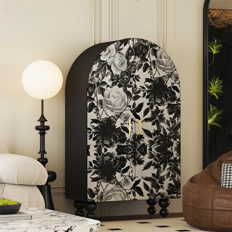 Armoire arquée avec tablettes et portes