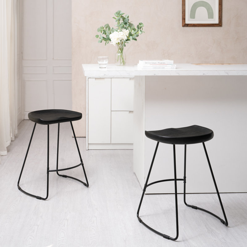 Tabouret de bar en bois massif Alberts, Petit tabouret (siège d'une hauteur de 24 po), Noir