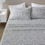 Feuille complète de 4 articles avec imprimé Faune d'hiver sauge, fabrication 100% flanelle de coton, dimensions luxueuses convenant aux matelas de 18 po, douceur grâce au brossage supérieur du tissu, bien ajusté élastique