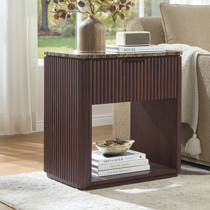 Table de chevet avec tiroir et tablette ouverte, table de chevet cannelée en bois avec plateau en faux marbre et panneaux latéraux cannelés épais de 1,97 po 