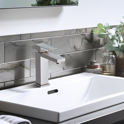 Single-Hole Bathroom Faucet with Drain Assembly