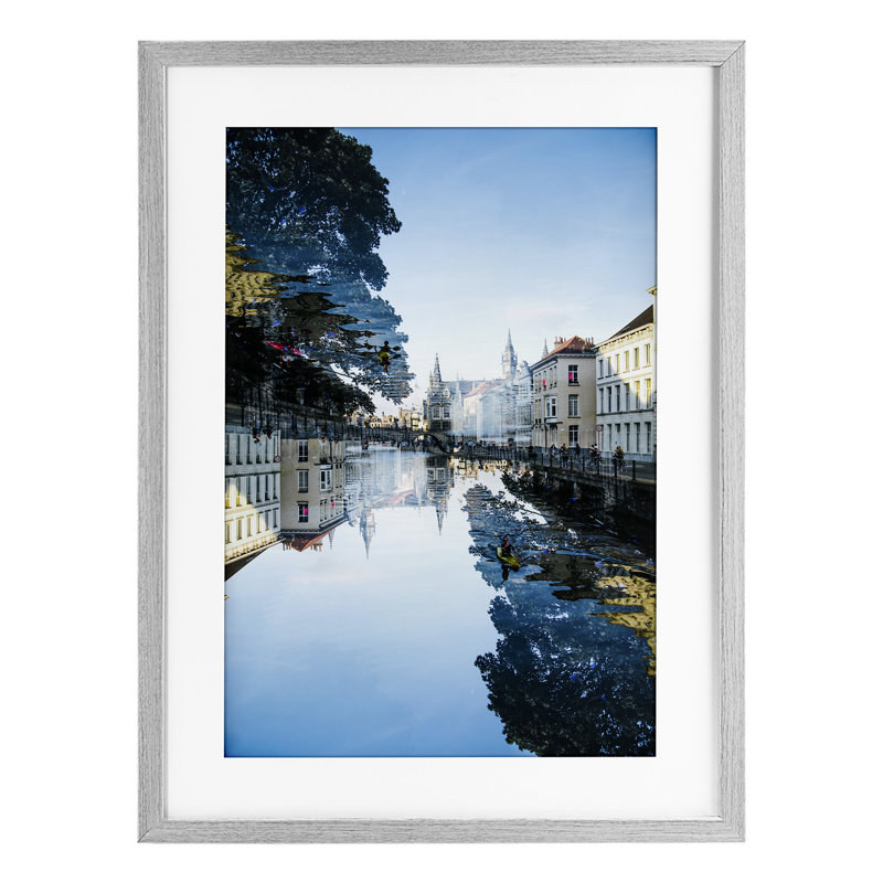 Reproduction surréaliste de Canal encadrée sous verre, conception par Robin Vandenabeele, H 23 po x l 17 po
