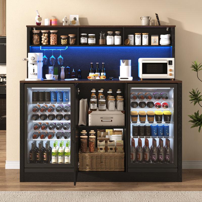 Armoire-bar de style campagnard de 63 po avec réfrigérateur, armoire à vin avec prise de courant et lumière DEL, buffet avec tablette réglable et rangement ouvert pour la salle à manger de cuisine