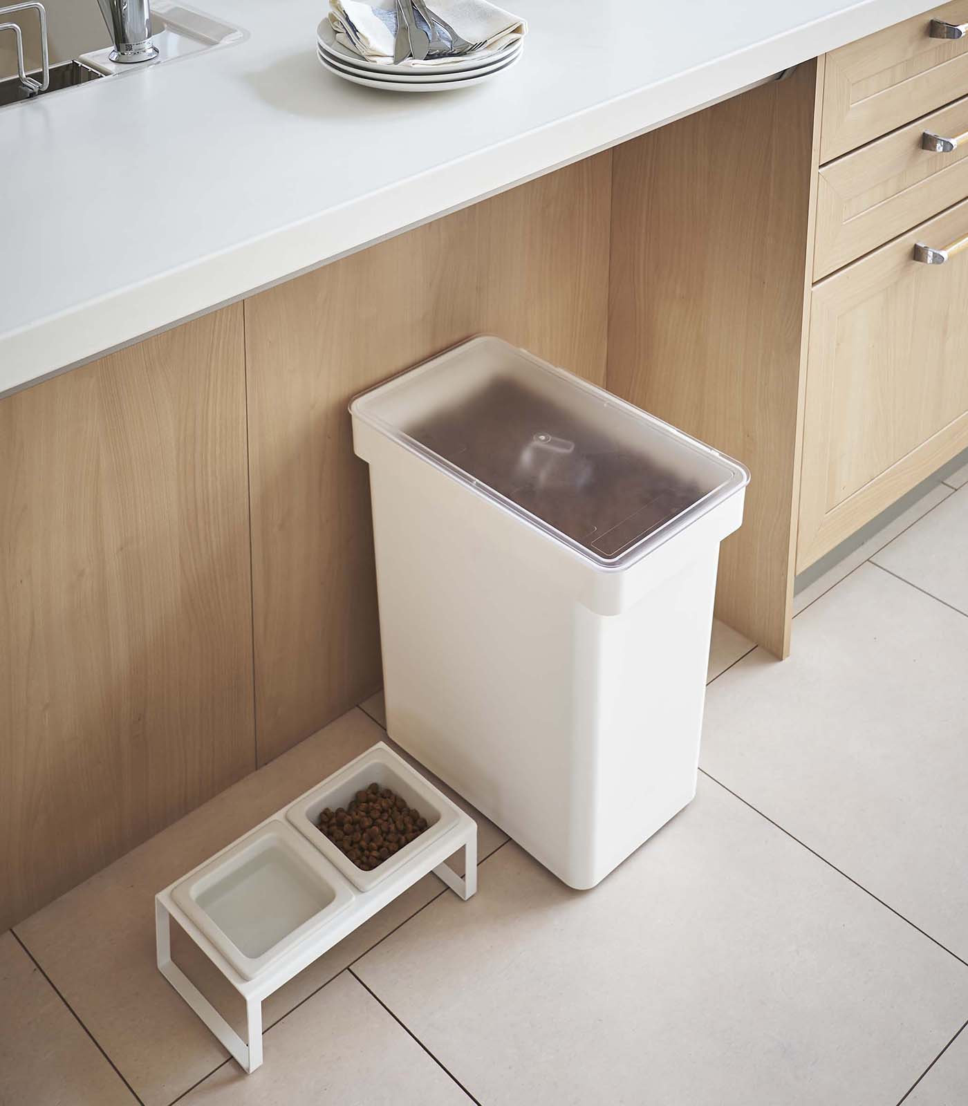 Yamazaki Home Pet Food Container, White, 55.12 lb