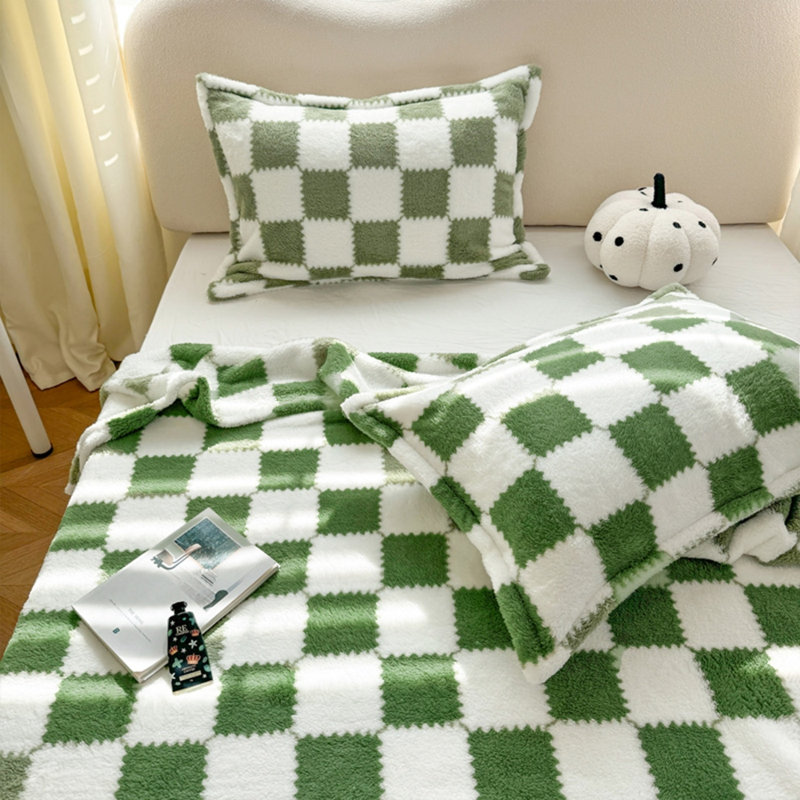 Checkered Lightweight Soft & Cozy Flannel Fleece Throw Blanket for Sofa & Bed in All Season, 150cm x 200cm, Green/White