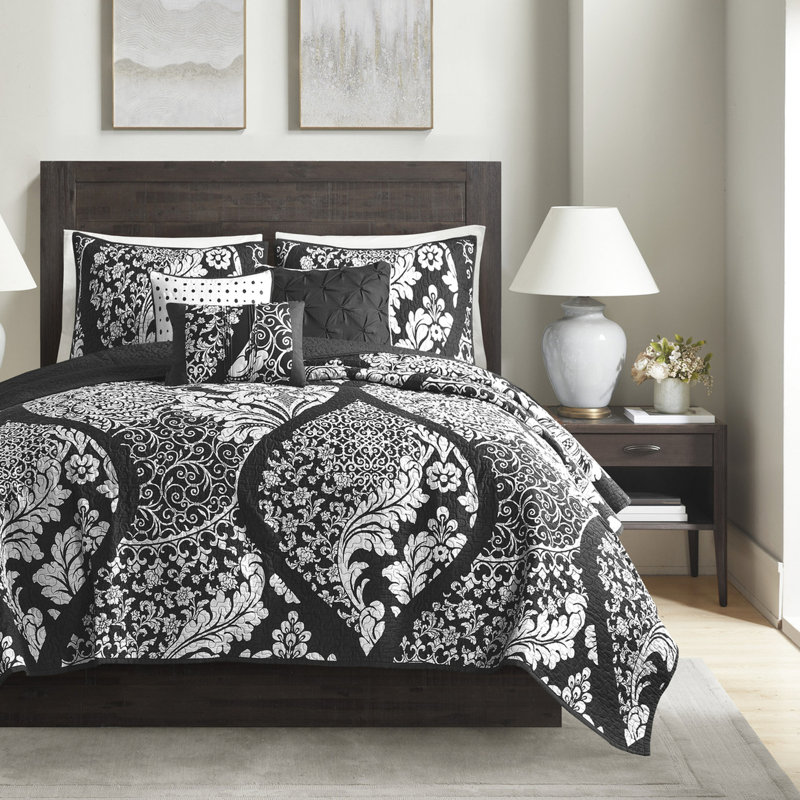 6 Piece Bedding With Contrasting Colors - Black Full/queen Quilt Throw Pillows, Black, Full/Queen Quilt + 5 Additional Pieces