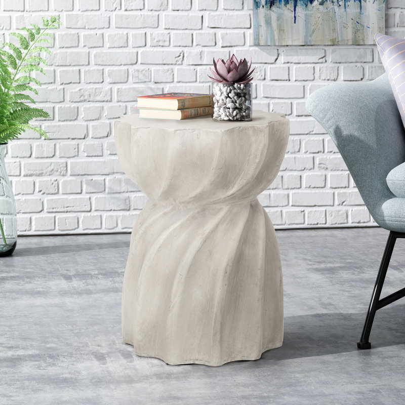 Table d'appoint - Rehaussez le style extérieur. Fabrication légère en forme de béton, oxyde de magnésium gris, 14 po x 14 po x 18,5 po, plateau de table attrayant de 16,81 lb, forme tendance qui ajoutera du charme à la pièce. Gris, séduisant