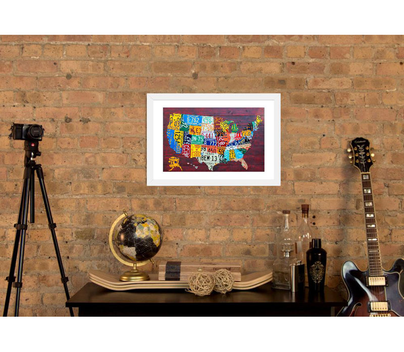 «USA Recycled Licence Plate Map VII» par Design Turnpike, impression, H 16 po x l 24 po x P 1 po, Cadre blanc