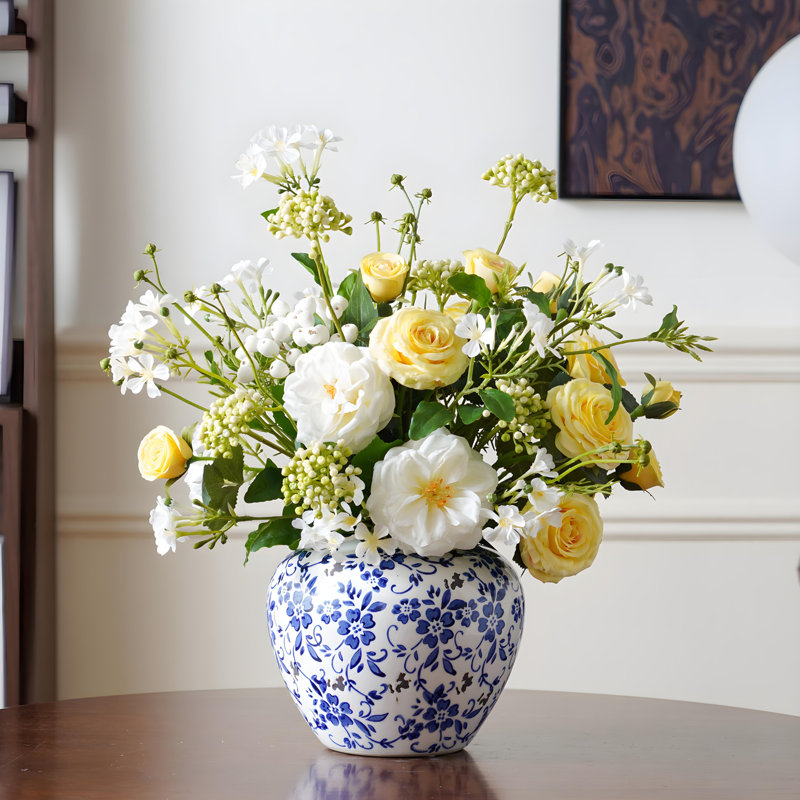 Ornements de fleurs simulées