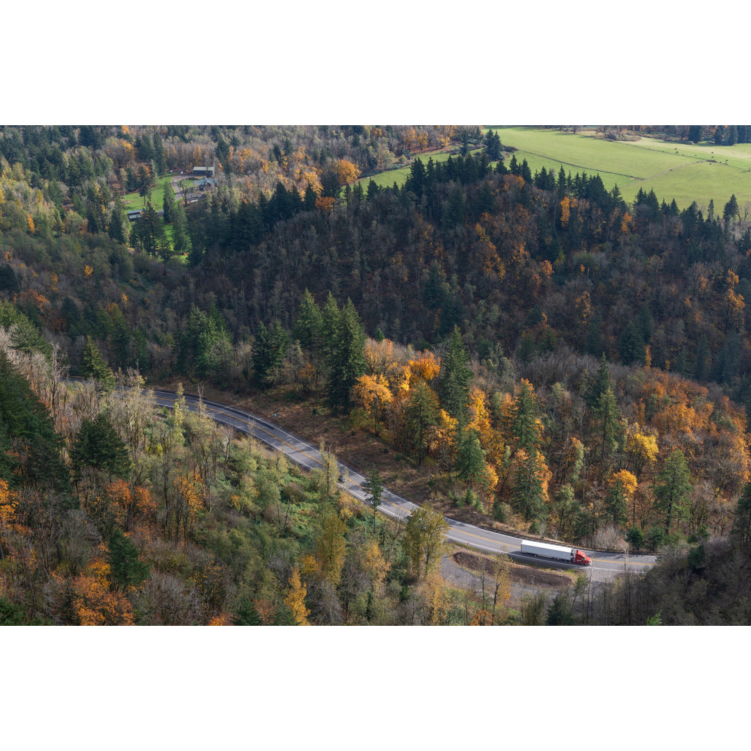 Forest Highway Washington von Skyhobo - Kunstdrucke auf Leinwand ohne Rahmen