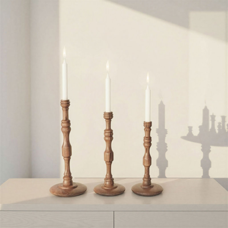 Porte-bougie en bois de manguier tourné, H 18 po x l 5,75 po x P 5,75 po