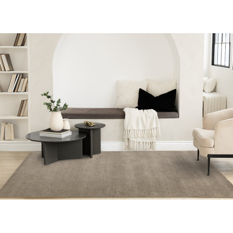 Tapis uni gris olive sophistiqué sculpté, Rectangle 5 pi 3 po x 7 pi 7 po