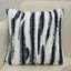 Coussin décoratif rayé en fausse fourrure avec insert - Coussin décoratif moelleux pour canapé, lit et salon, plusieurs couleurs 18 po x 18 po-1100416074