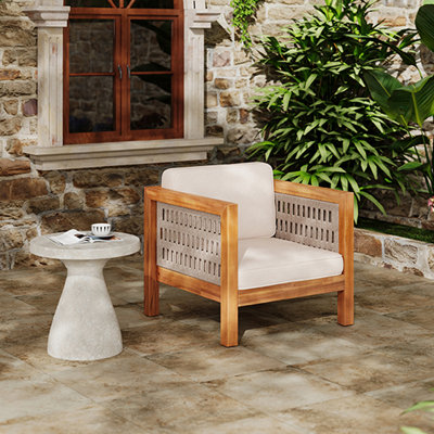Fauteuil club d'extérieur en bois d'acacia avec accoudoirs en corde beige et coussins beiges, capacité de 400 lb