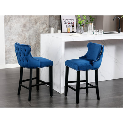 Bouton en velours bleu avec pieds en bois et garniture cloutée - de 2 chaises chics Sw1824bl