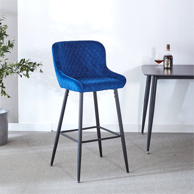 De 2 chaises de bar à hauteur de comptoir, siège en velours bleu, pieds en métal noir pour îlot de cuisine, bars, tabourets de salle à manger 2 pièces, rembourrés, centres de divertissement de base, cafés
