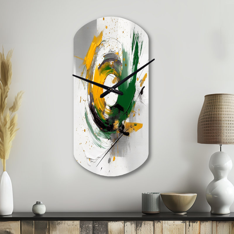 «Yellow and Green Abstracted Perspectives III», horloge murale abstraite asymétrique, Petit