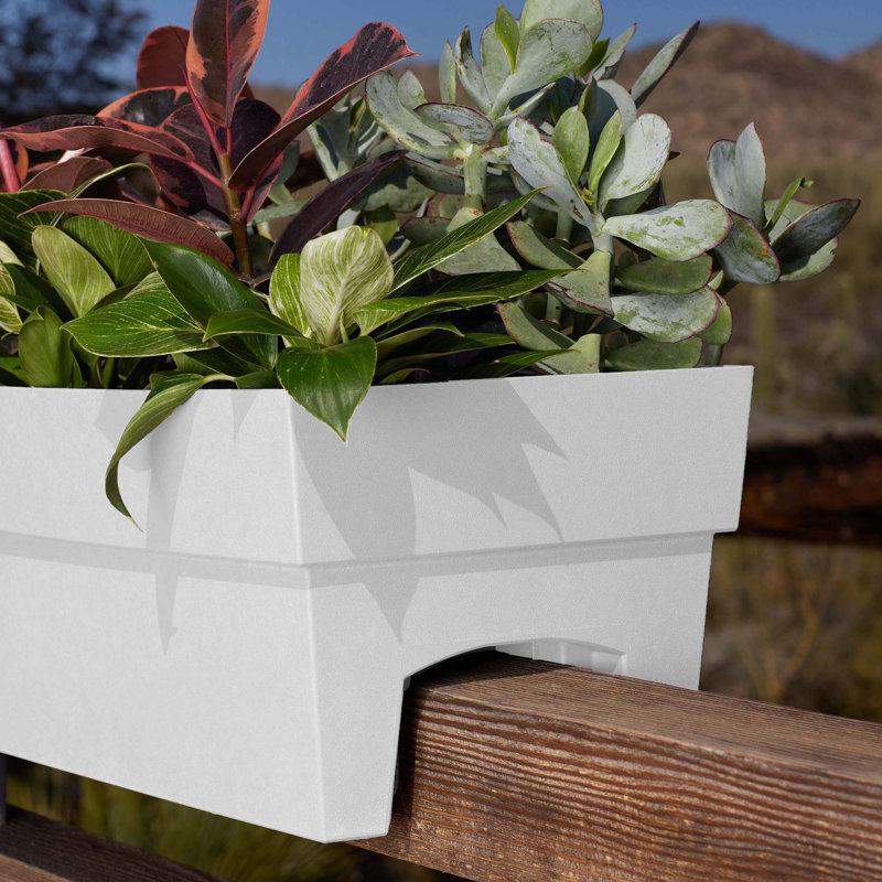 Finley Modern 24-in Recycled Plastic Indoor/Outdoor Rectangle Railing Planter, White