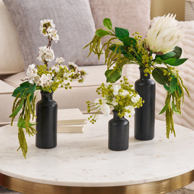 Ensemble moderne de 3 chartreuses modernes - renoncules, cerisiers en fleurs, protées royales, amaranthas sauvages et gypsophiles, ensemble de 3