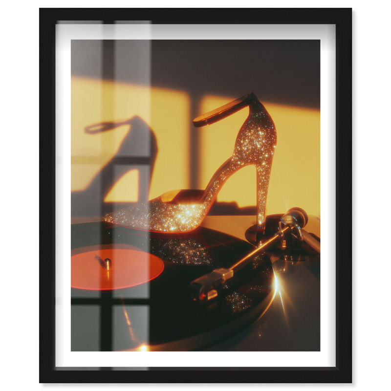 Décoration murale Disco Shoe II Shadowbox Print par Notoriart, cadre noir, 20 x 24, H 25 po x l 21 po, Black Frame