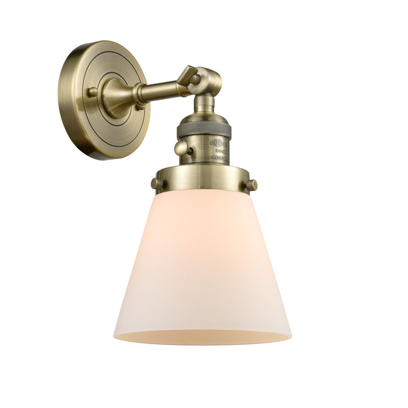 Applique murale 1 lumière Cone, Laiton antique, Boîtier blanc mat, Ampoule incandescente rétro 60 watts