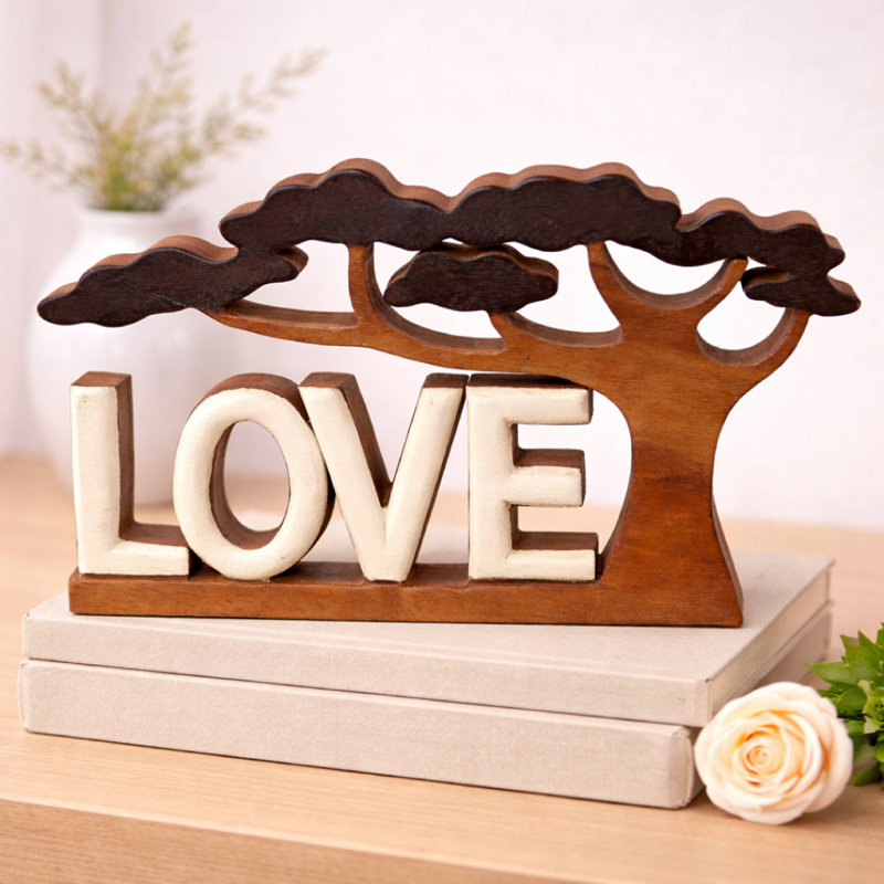 Elfgund fait à la main «LOVE» sous l'arbre, sculpture en bois symbole de l'harmonie, décoration de la Saint-Valentin pour la maison