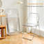 Ensemble de 2 chaises pliantes en acrylique transparent, peu encombrantes et stables, idéales pour la maison, le bureau ou les fêtes.-96534373